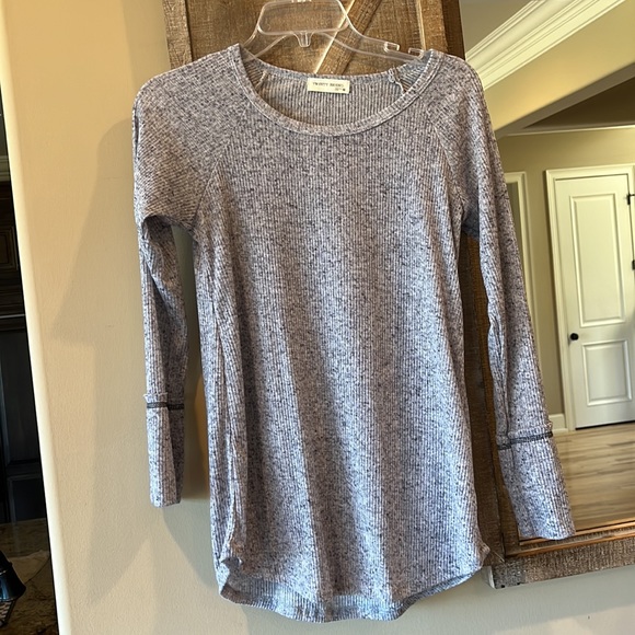Speckled Gray Top Long Sleeve Polyester Linen Spandex Cute with Leggings - Picture 6 of 11